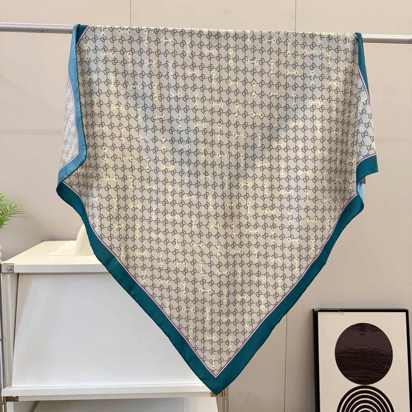 GUC* 25SS square scarf