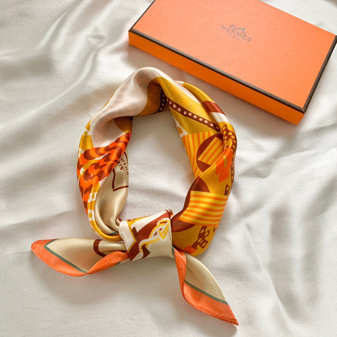 Herm* 25SS square scarf