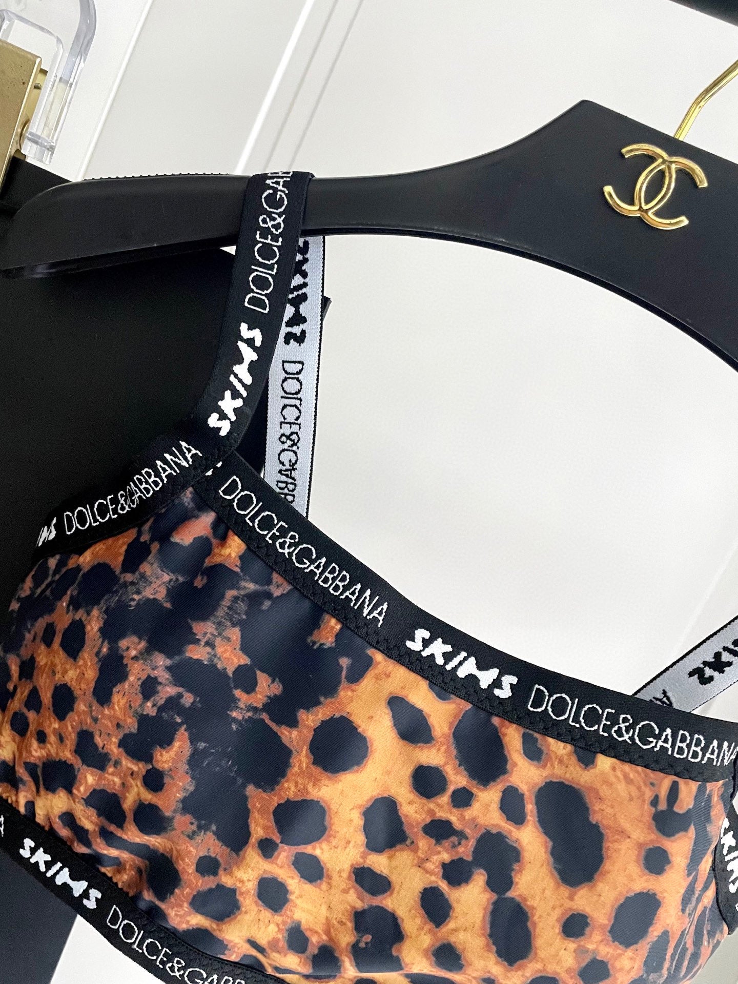 DG* TIGHT SWEATSHIRT