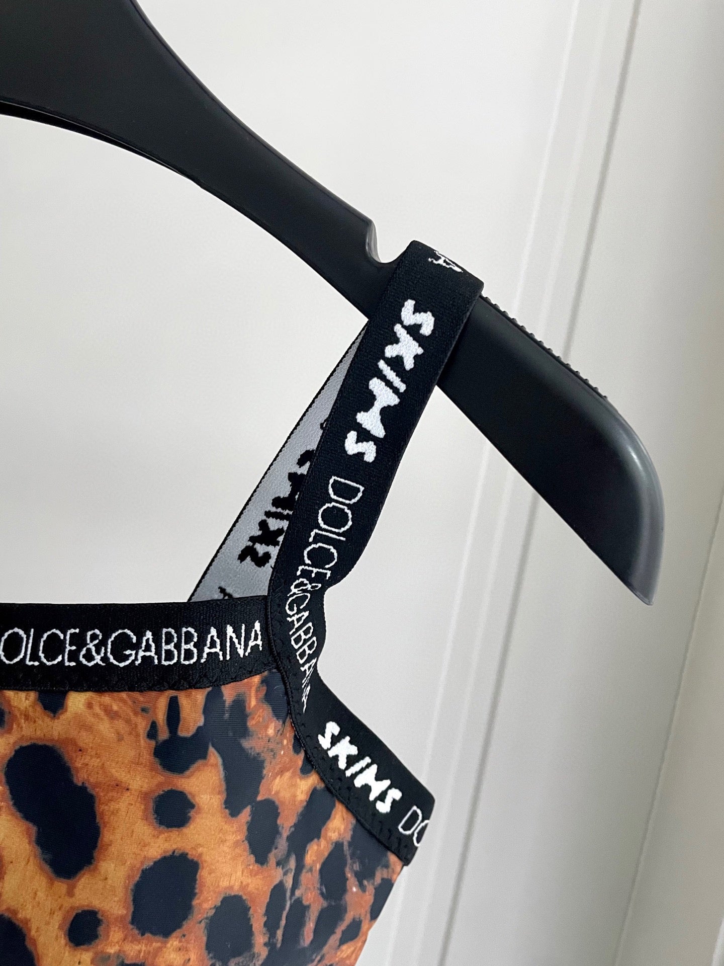 DG* TIGHT SWEATSHIRT