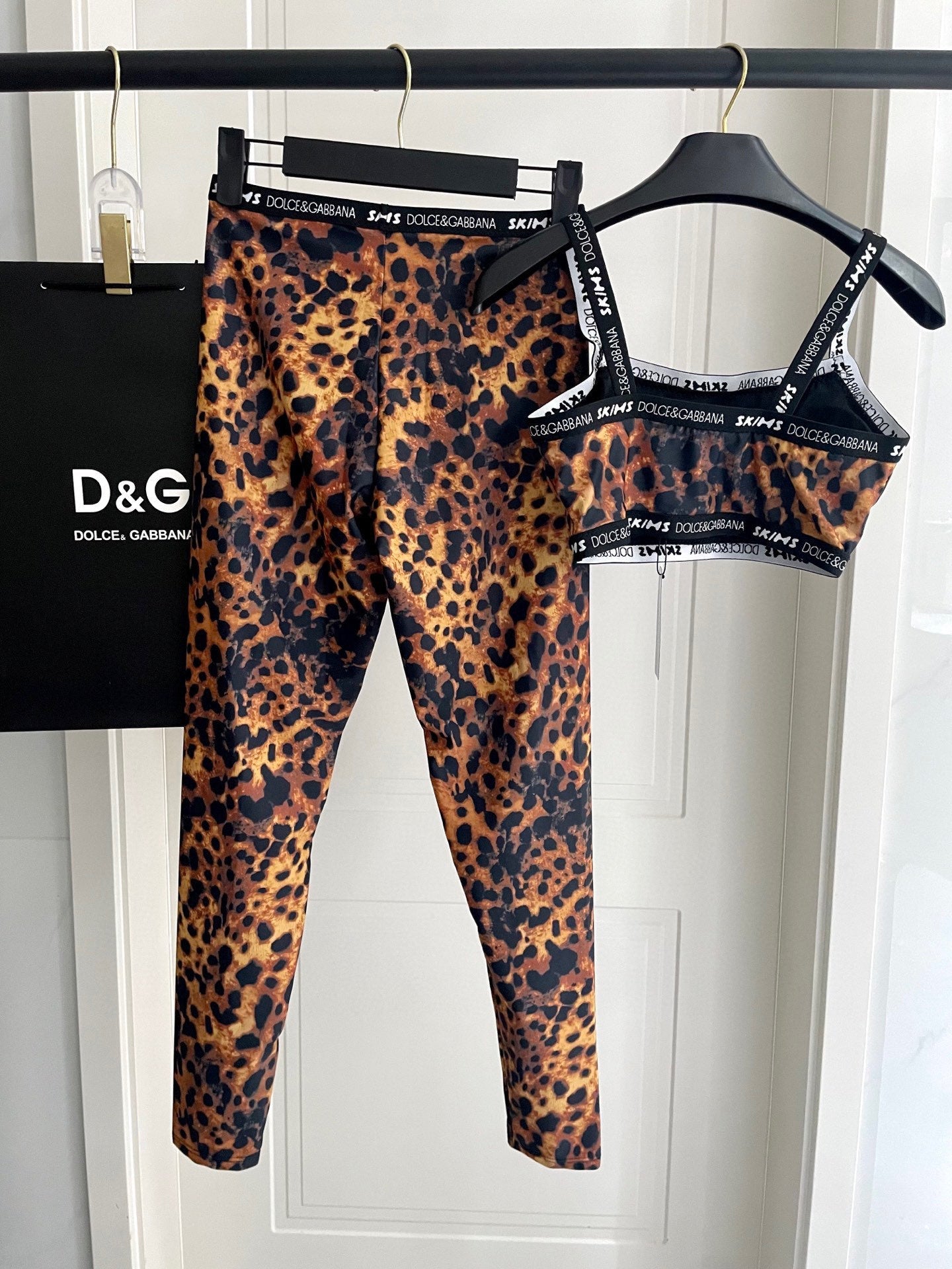 DG* TIGHT SWEATSHIRT