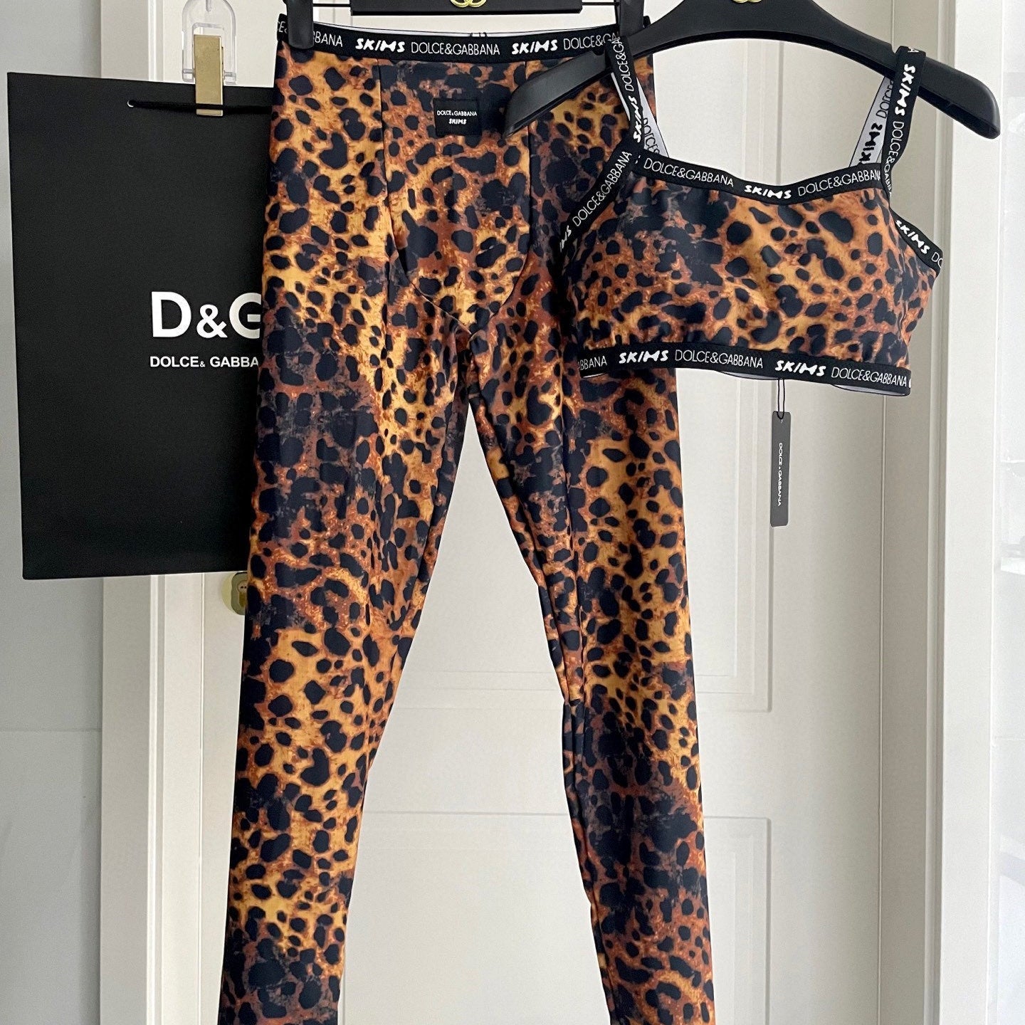 DG* TIGHT SWEATSHIRT