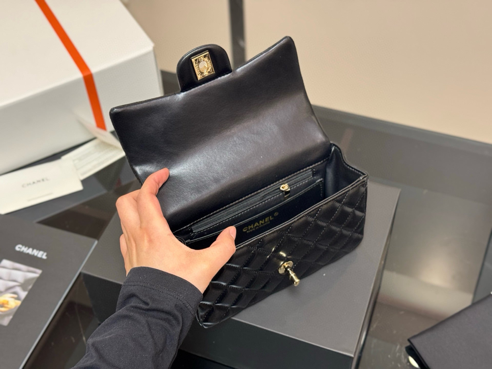 CHAN* 25SS Handle Chain Bag