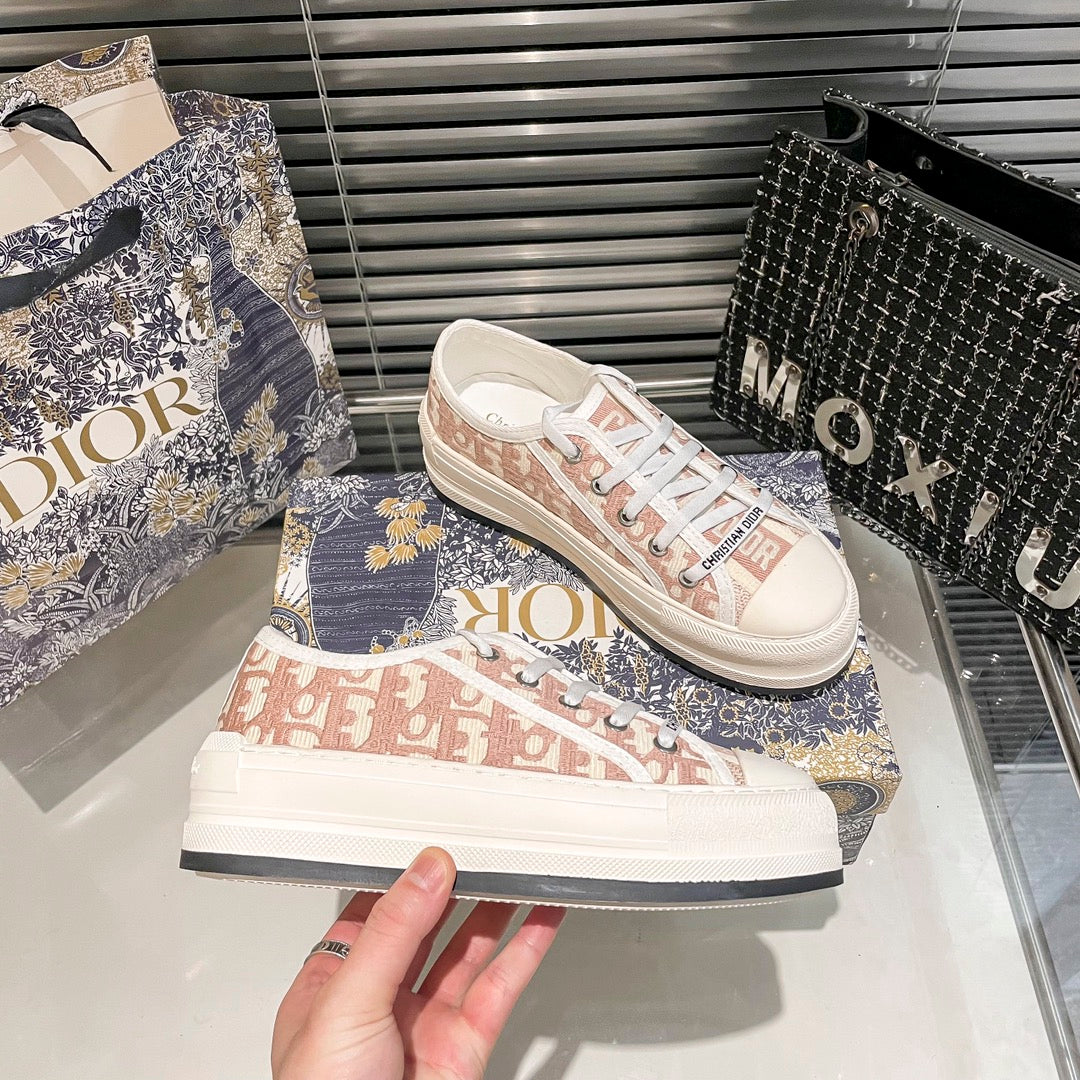 DIO* embroidered canvas sneakers
