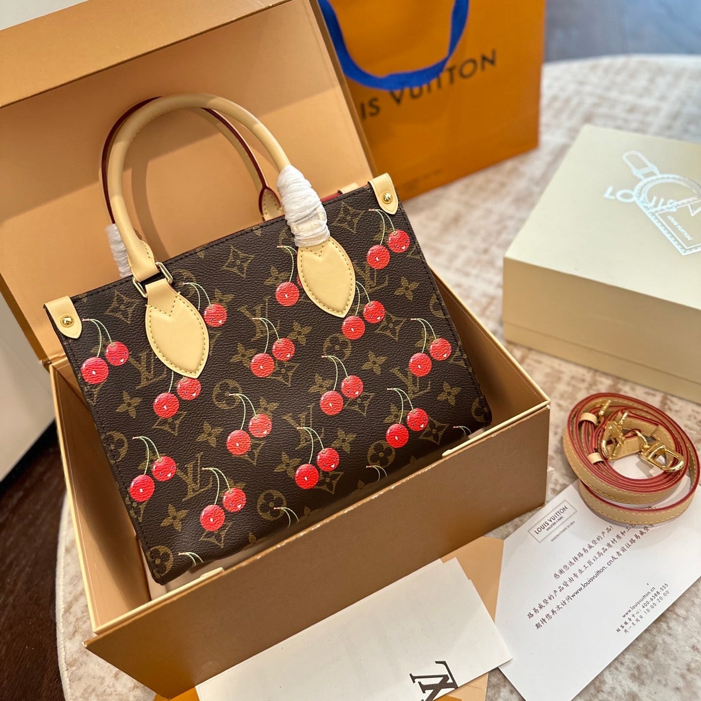 LOU* 25SS cherry tote bag