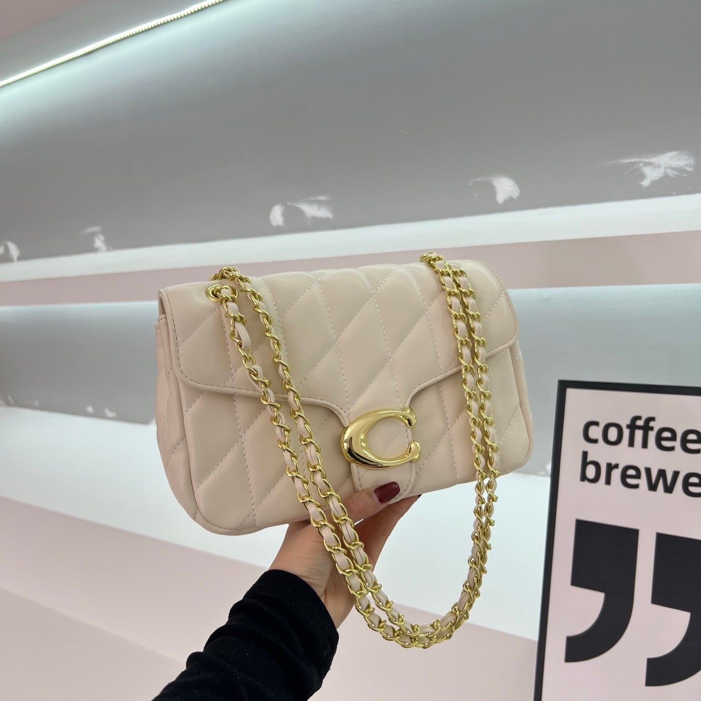 Quilted chain crossbody bag