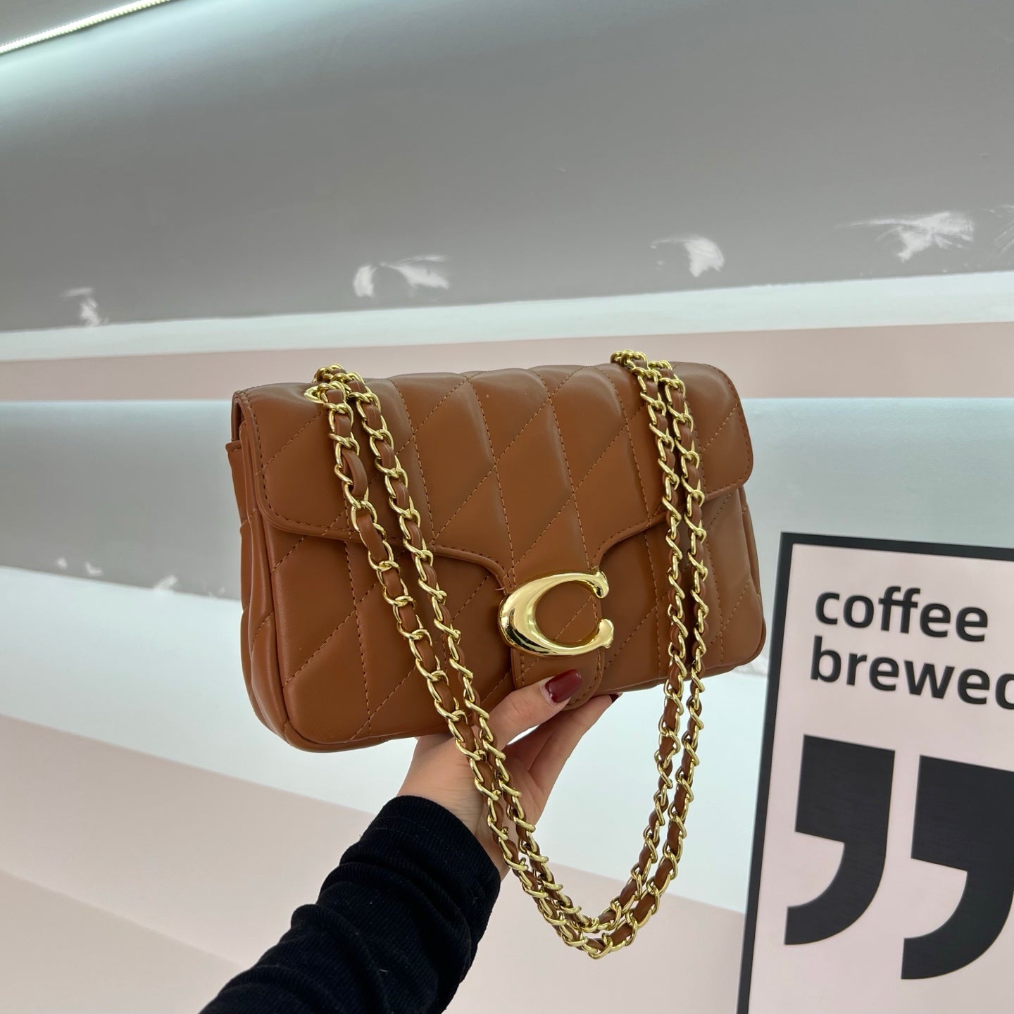 Quilted chain crossbody bag