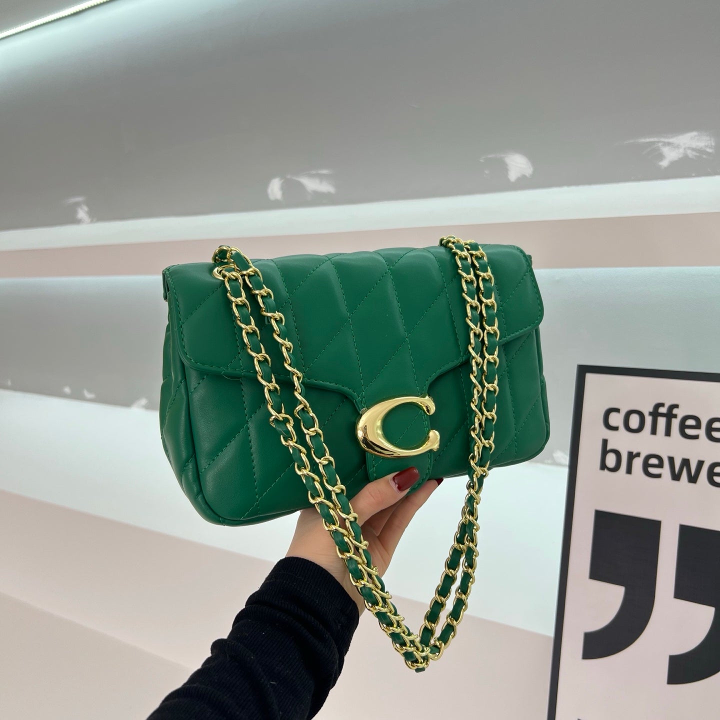 Quilted chain crossbody bag