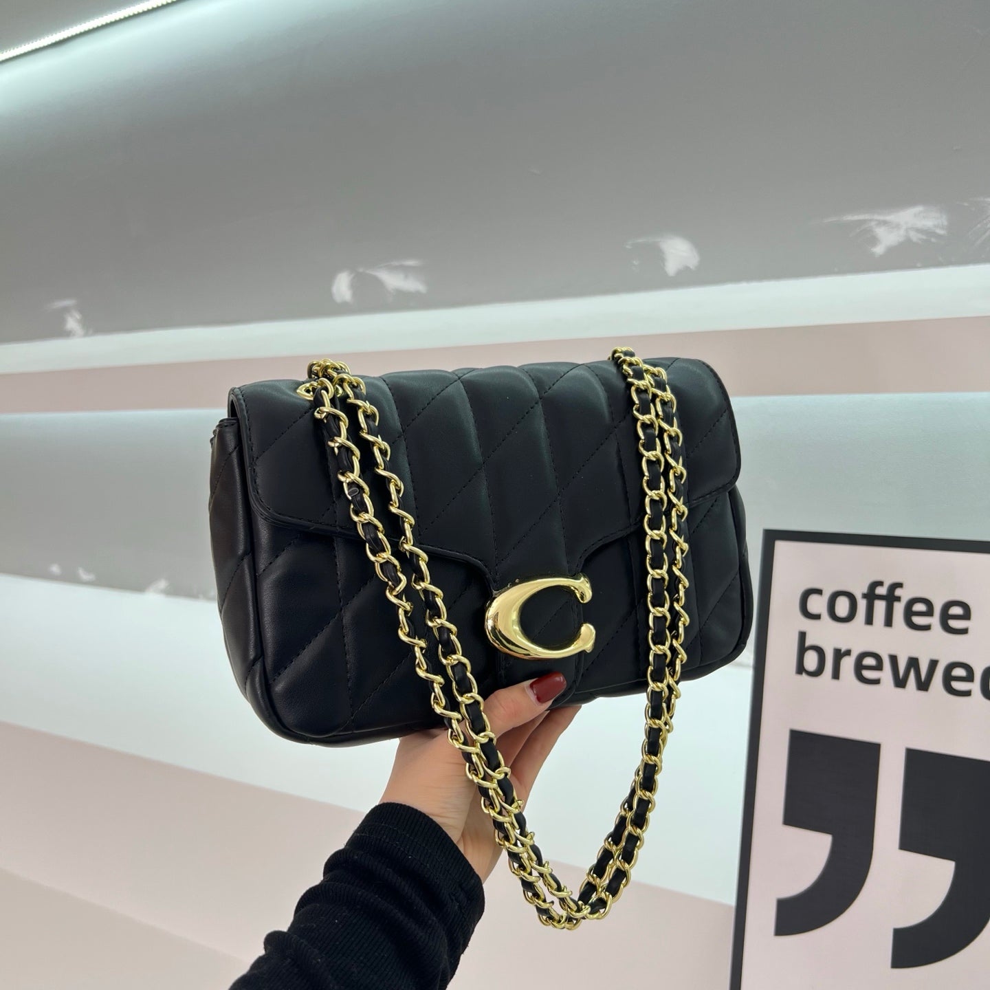 Quilted chain crossbody bag