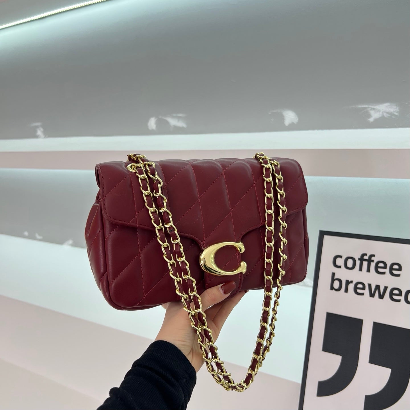 Quilted chain crossbody bag