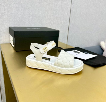 CHAN* 24 catwalk style thick heel sandals