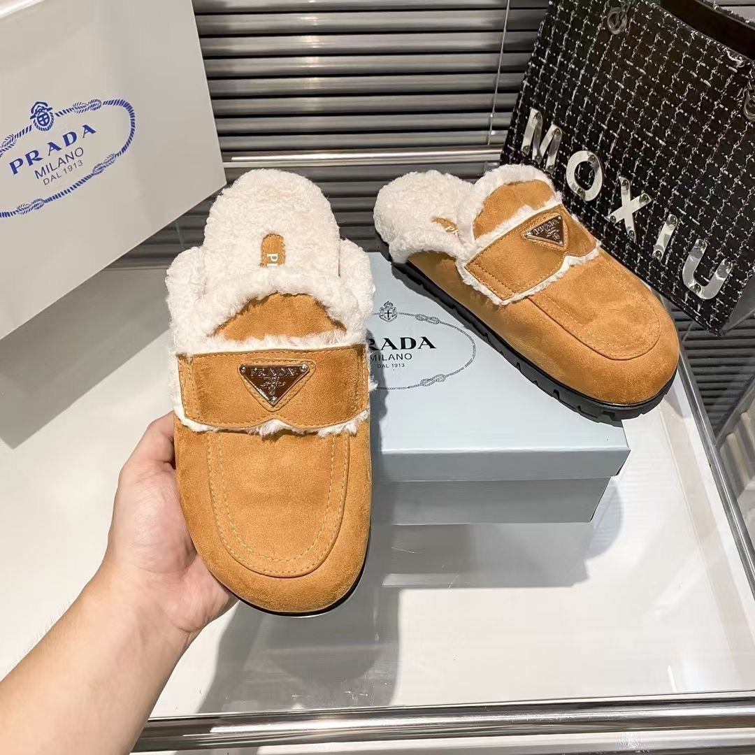 PRA* Fleece Slippers