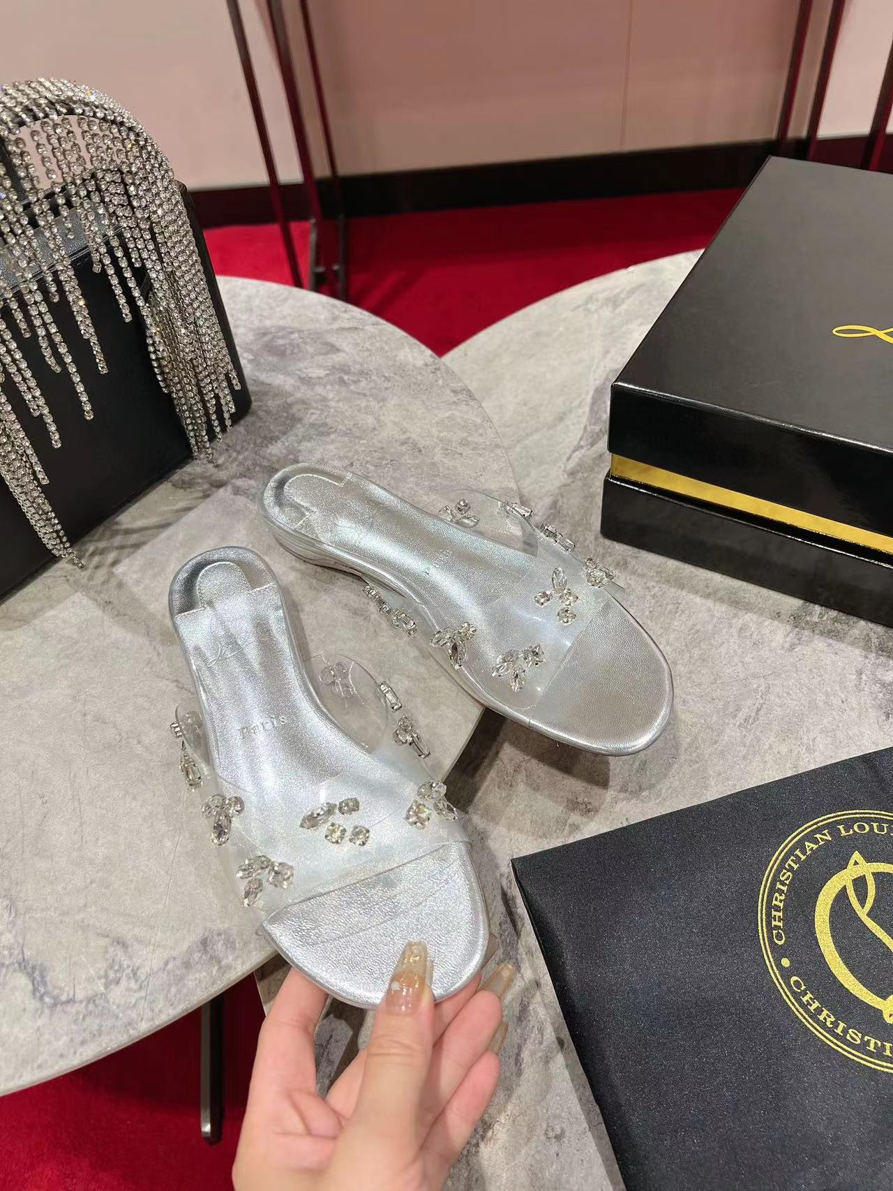 CL* new rhinestone slippers