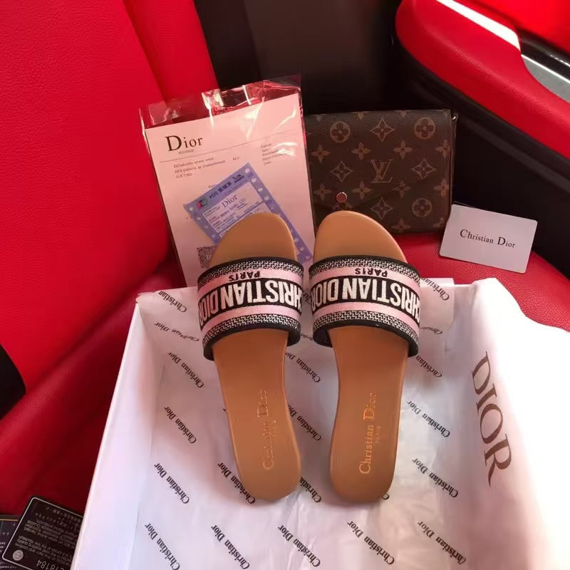 DIO* 23 new letter embroidered slippers