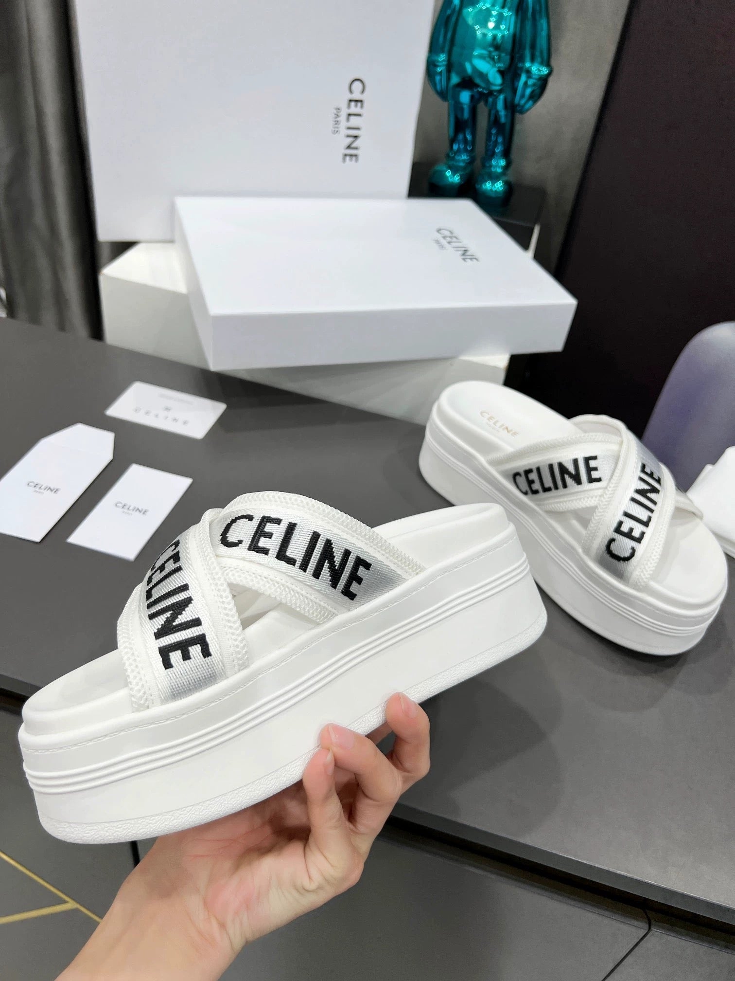 Celi* 24 new thick-soled slippers