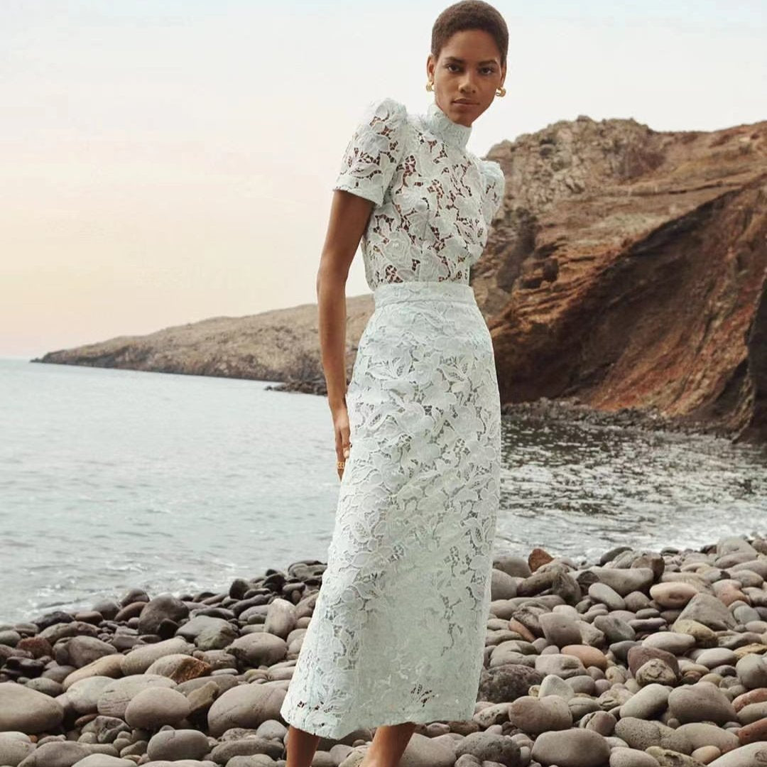 ZIM****-New style suit, lace hollow slim short-sleeved top + elegant lace skirt, with suspender lining