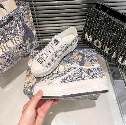 DIO* embroidered canvas sneakers