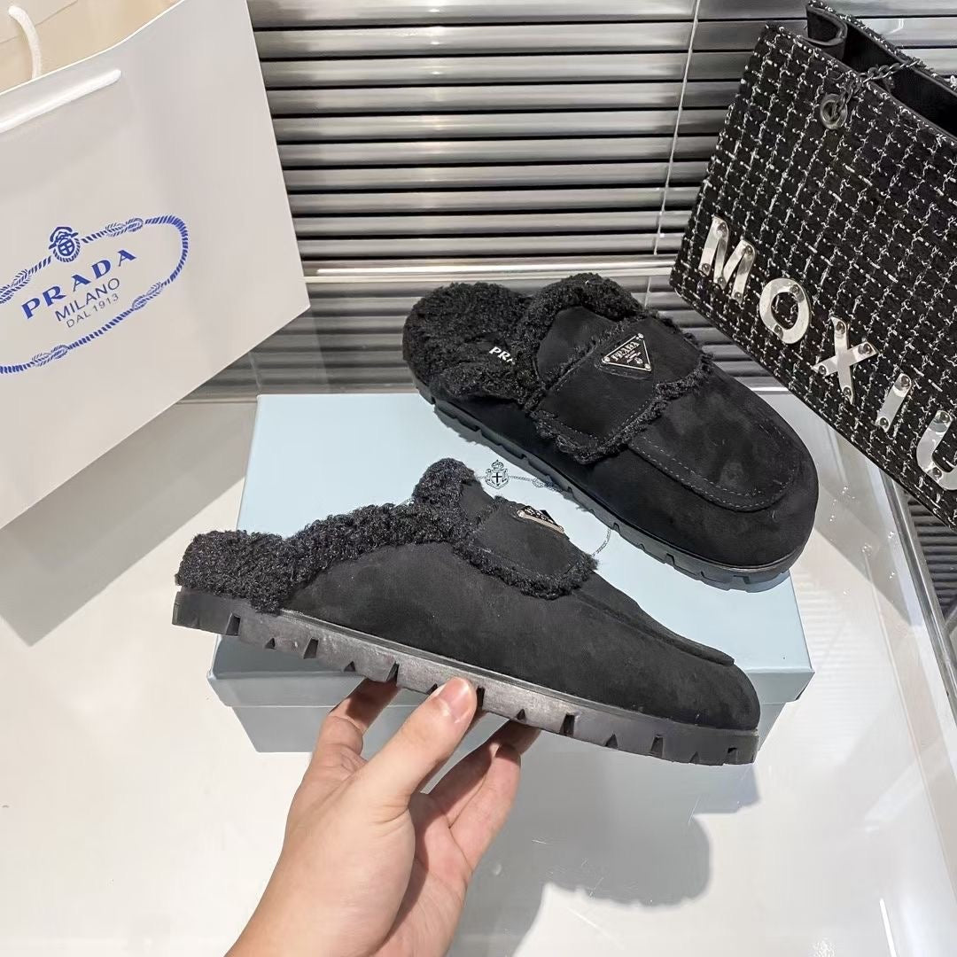 PRA* Fleece Slippers