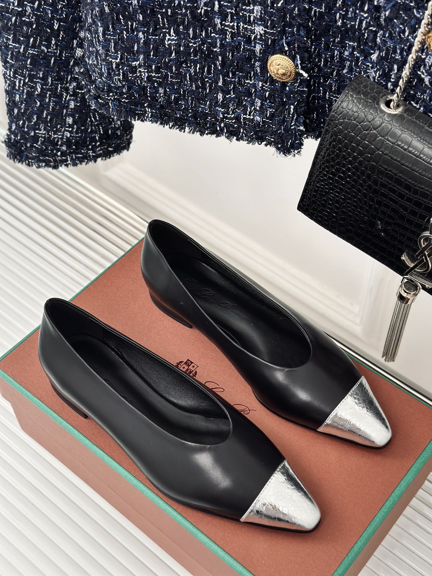 Loro Pia**/ Top quality classic beautiful retro witch color matching flat shoes VIP1:1