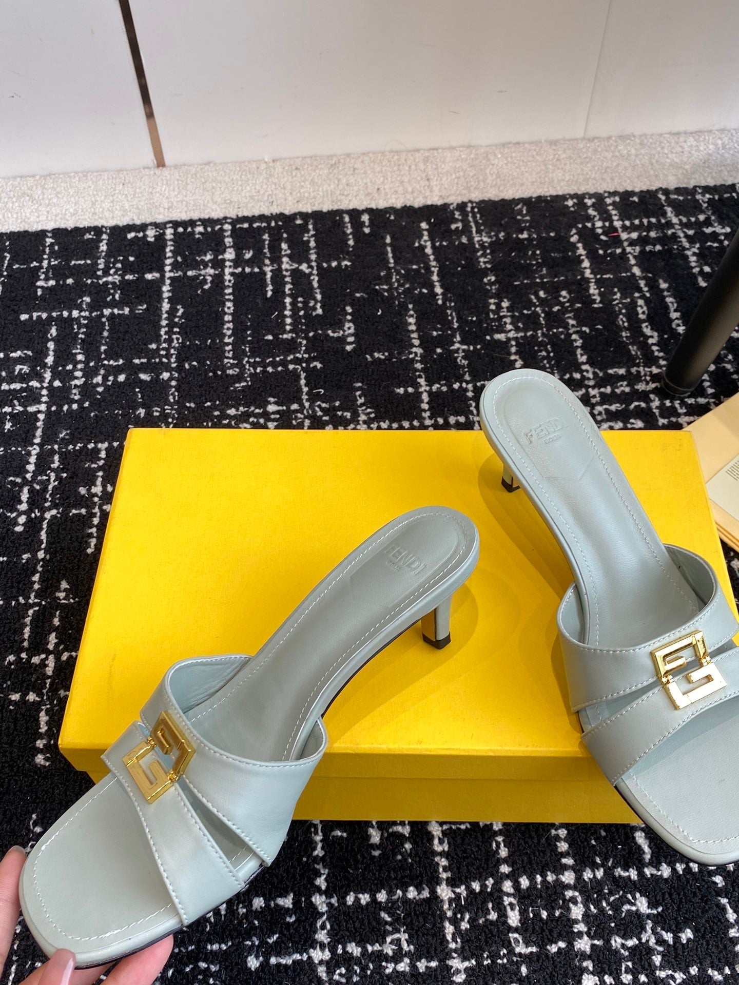 Spring and summer new sandalsVIP1：1