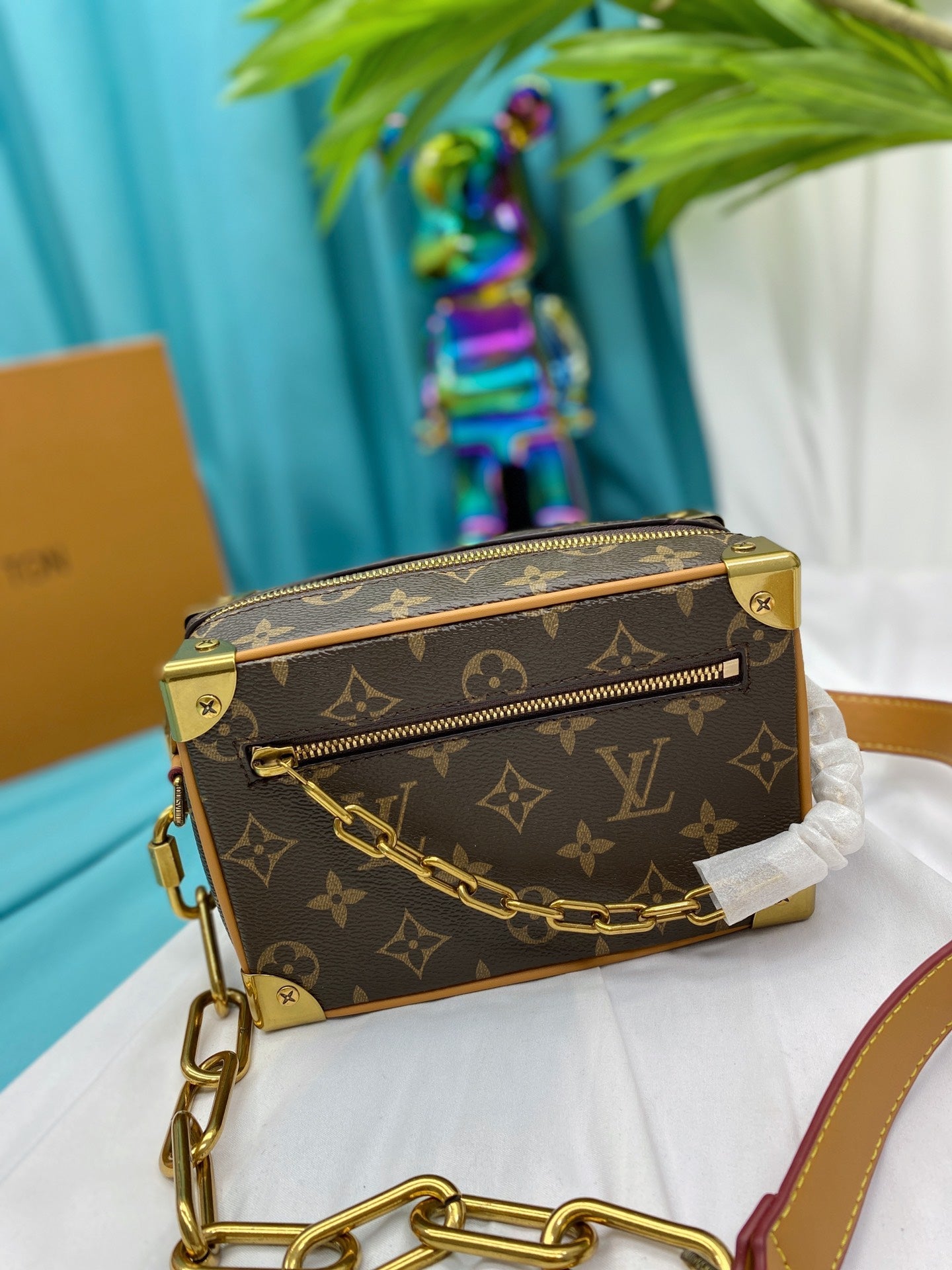 L   new small box bag