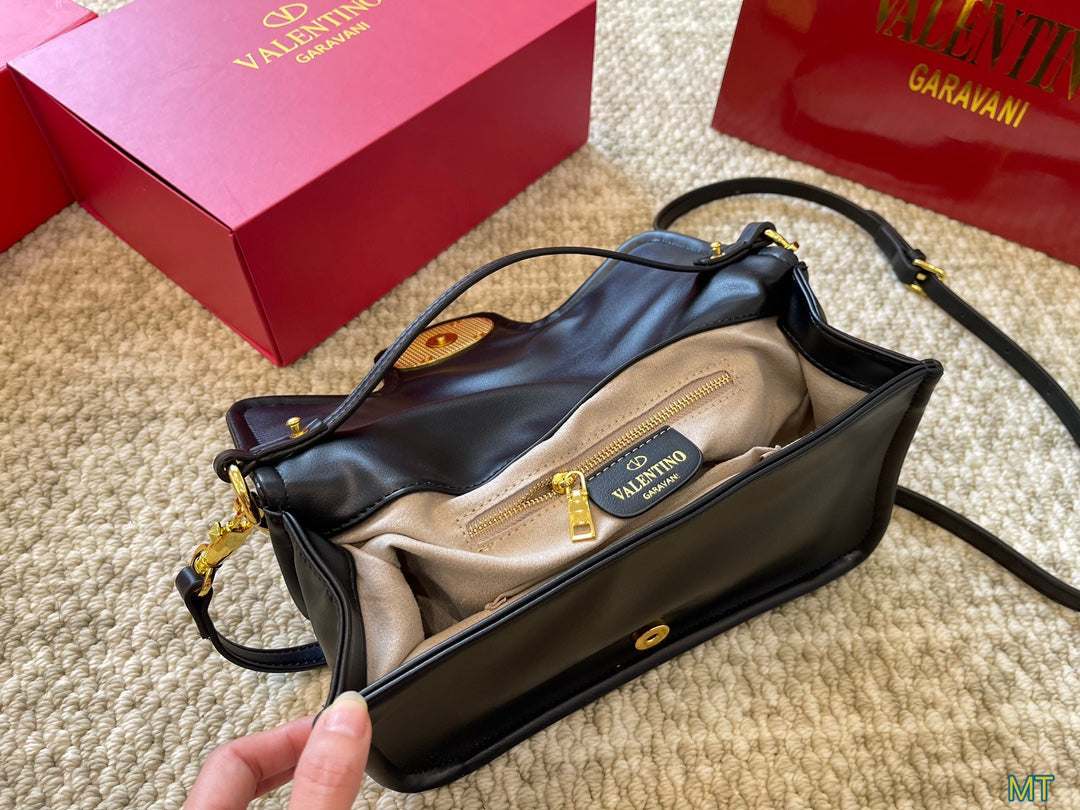 V 24 new shoulder bag