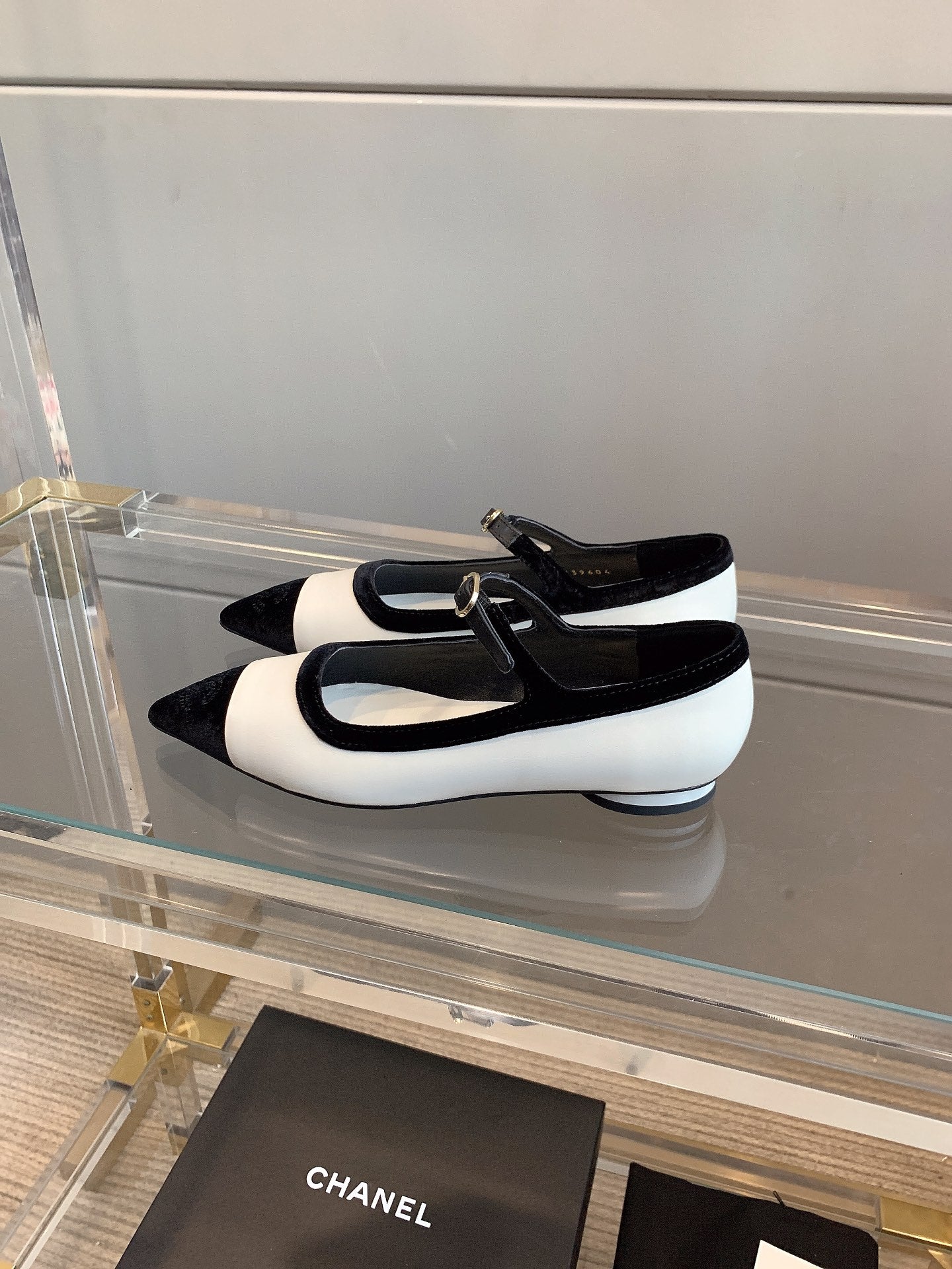 CHA**24 new pointed toe flat Mary Jane shoes  VIP1：1