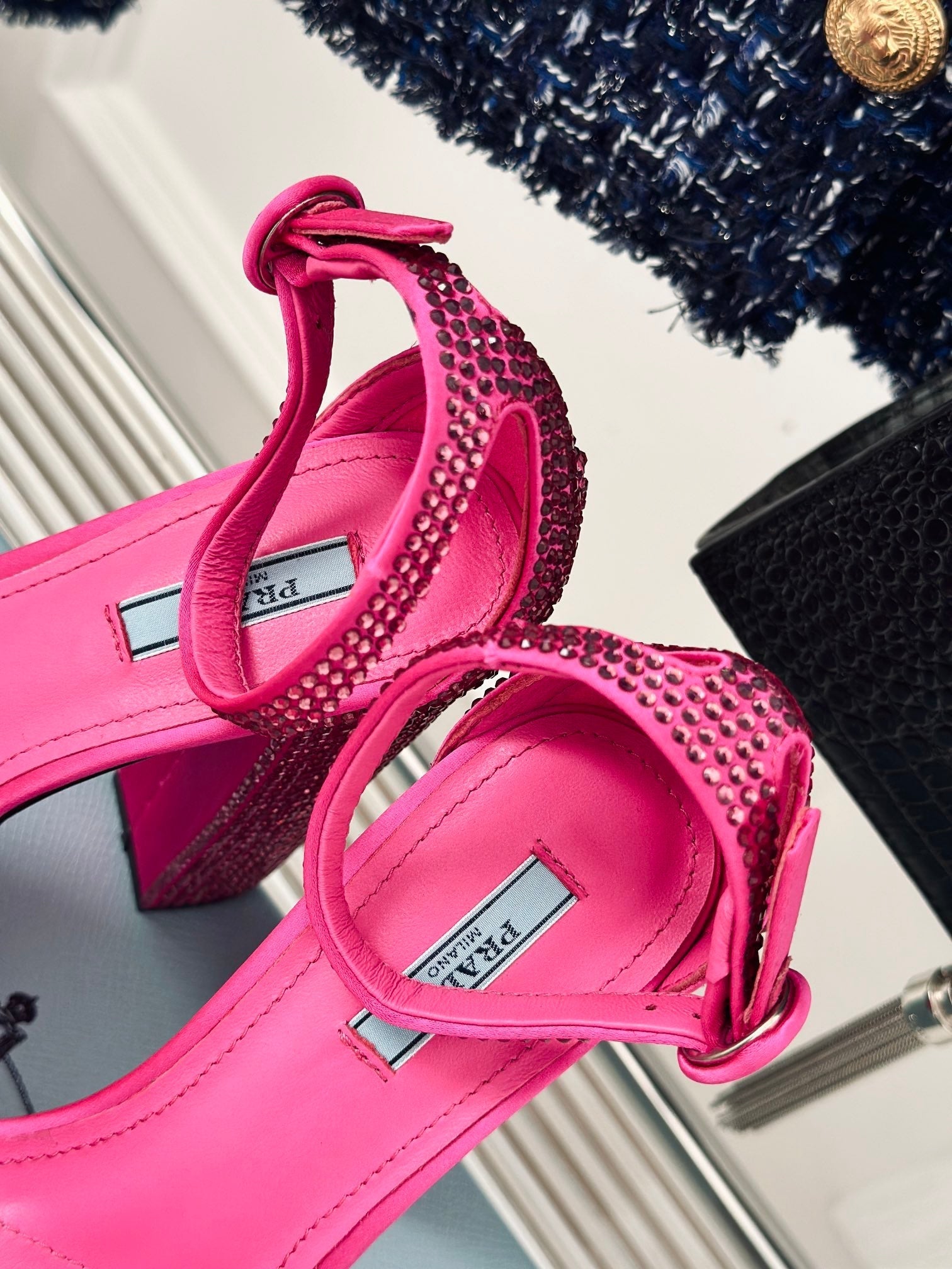 P new triangle rhinestone shoesVIP1:1