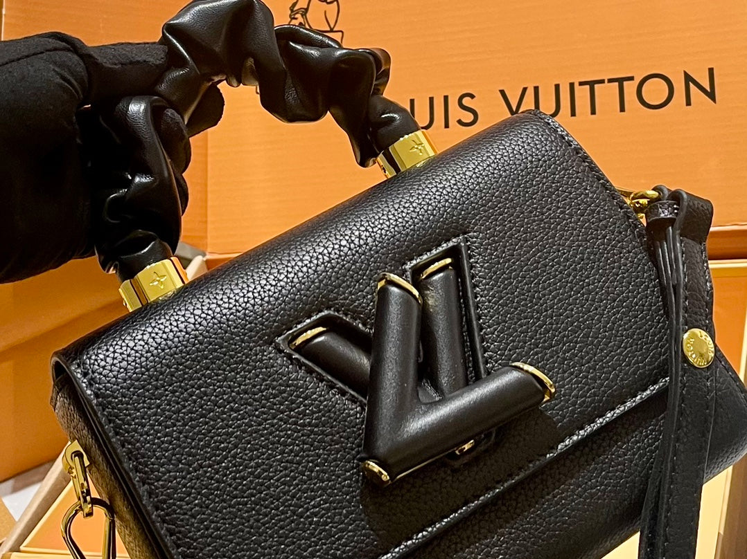 New L twist lock chain bag