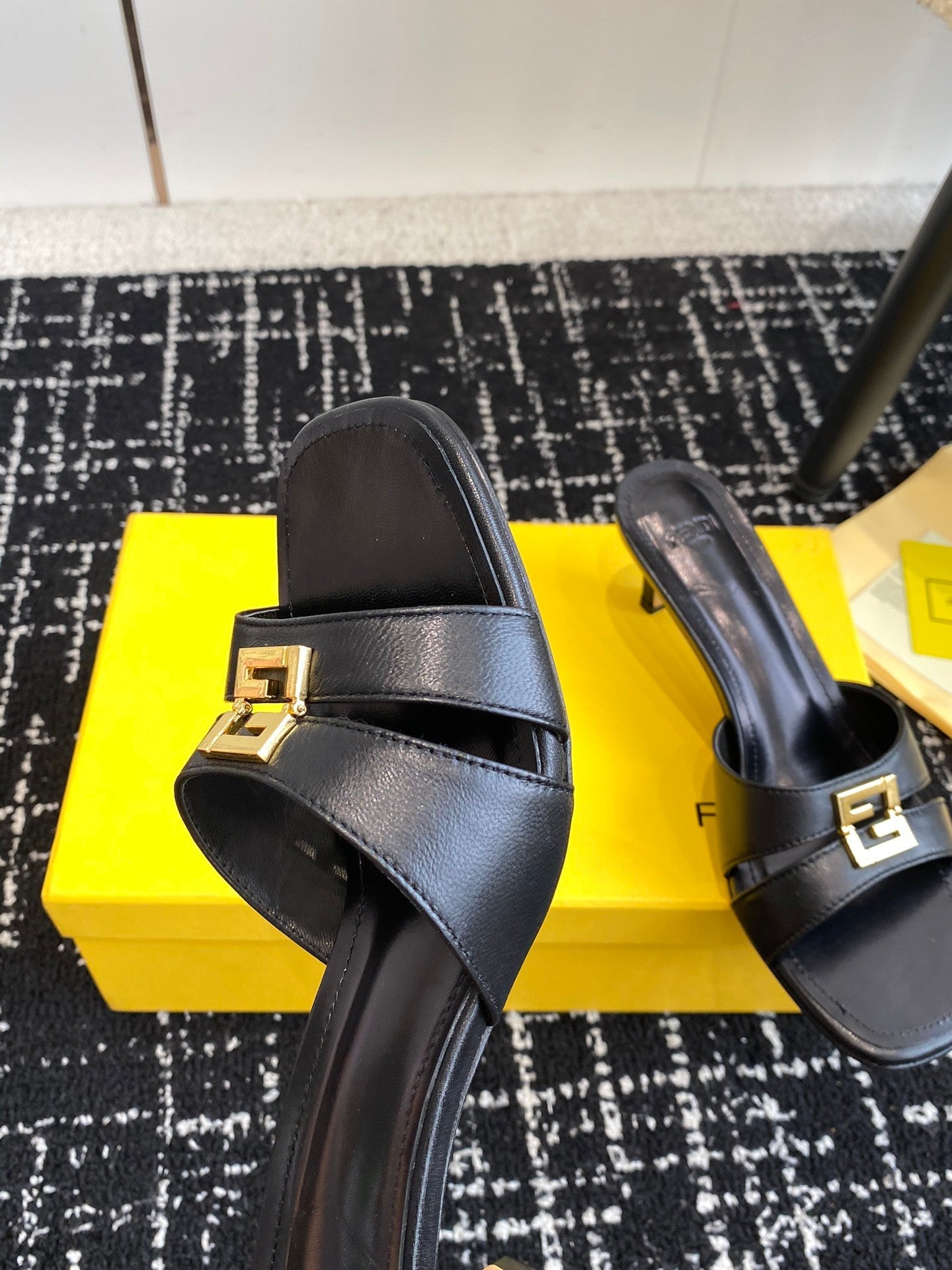 Spring and summer new sandalsVIP1：1