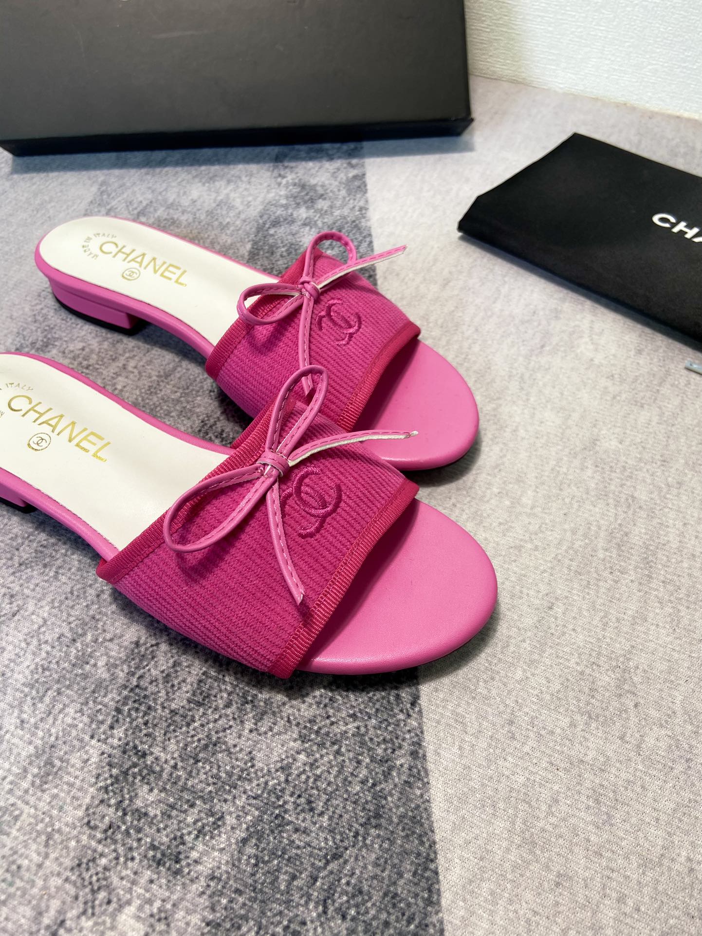 Sandals 𝐂𝐇*𝐍𝐄𝐋𝟐4s Bow Sandals