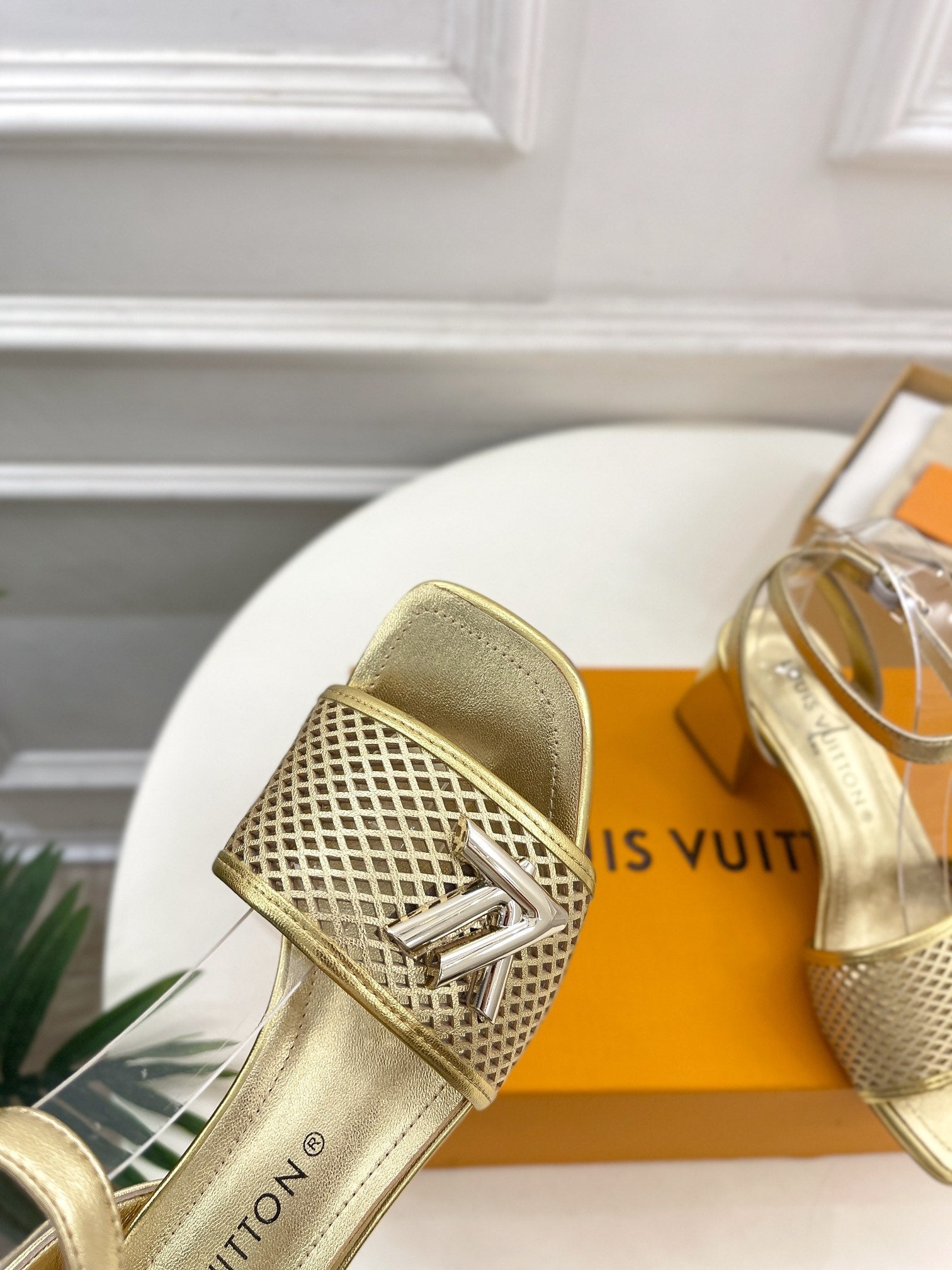 New gold Louis Vuitton sandals vip1:1