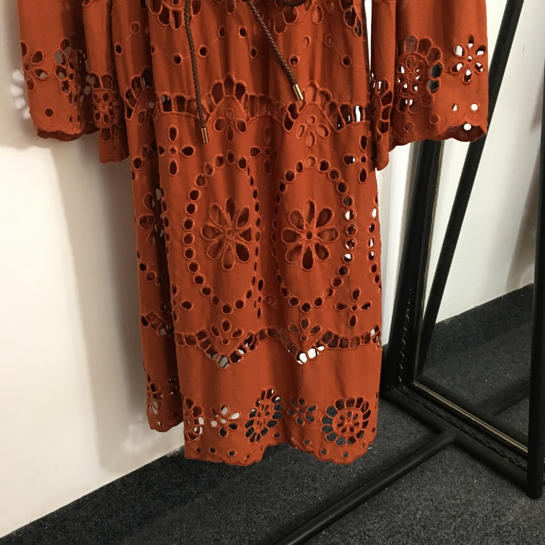 ZIM**** New hollow embroidered flower tie waist long-sleeved dress, coffee color, with suspender lining