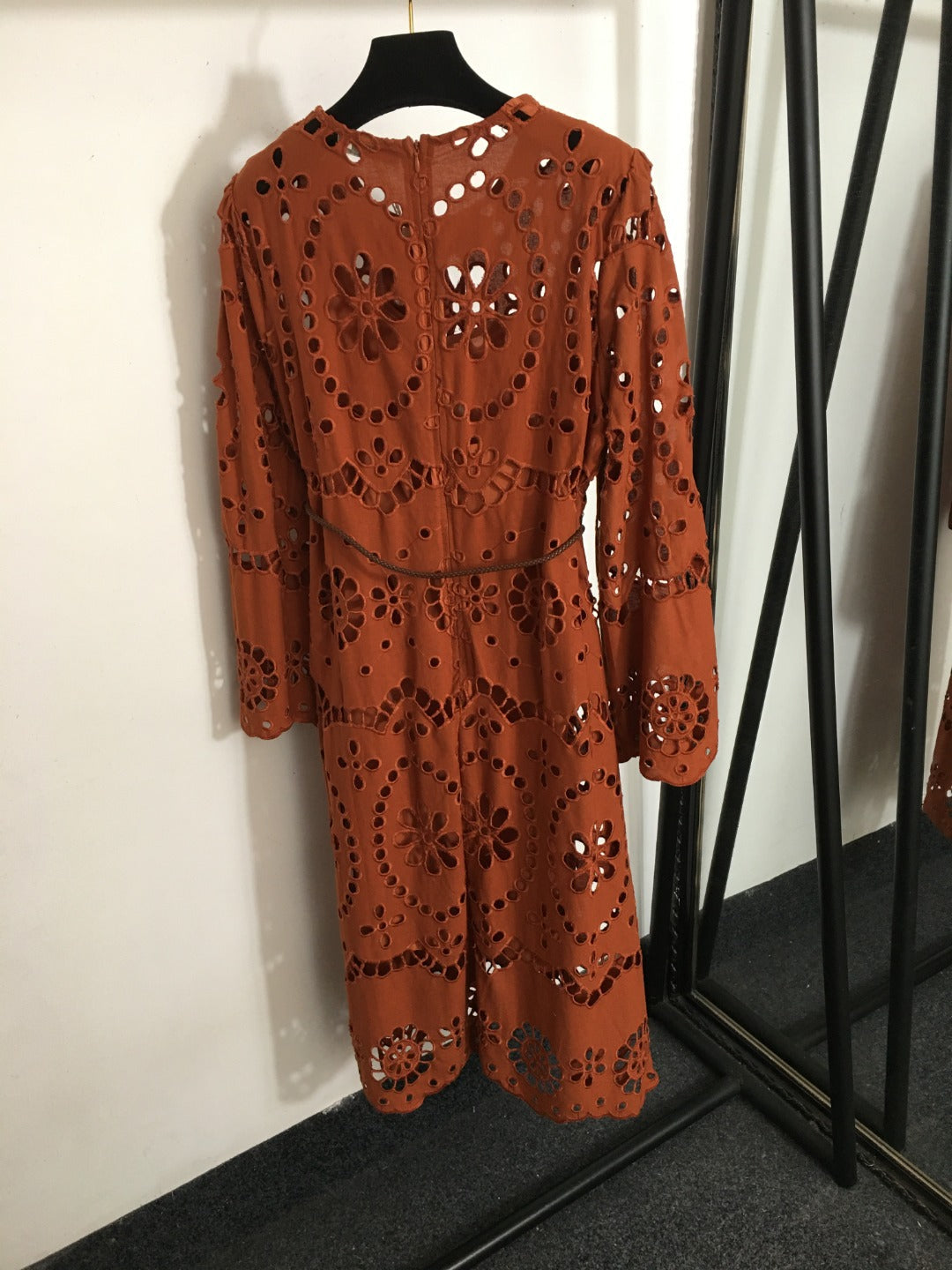 ZIM**** New hollow embroidered flower tie waist long-sleeved dress, coffee color, with suspender lining