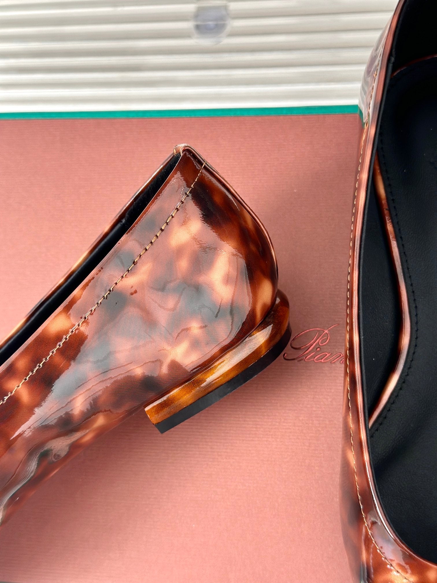 Loro Pia**/ LP 24𝐒Classic and beautiful retro witch flat shoes top quality 1:1 VIP