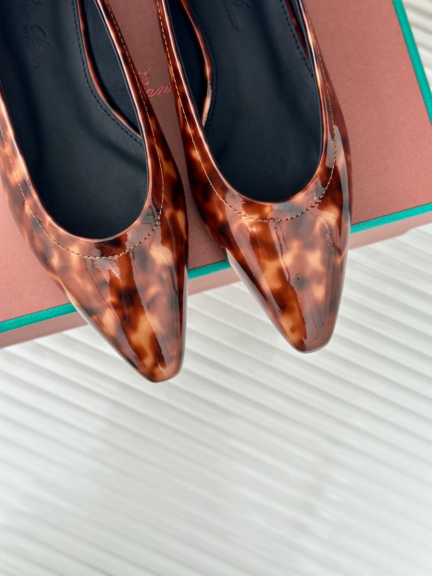 Loro Pia**/ LP 24𝐒Classic and beautiful retro witch flat shoes top quality 1:1 VIP