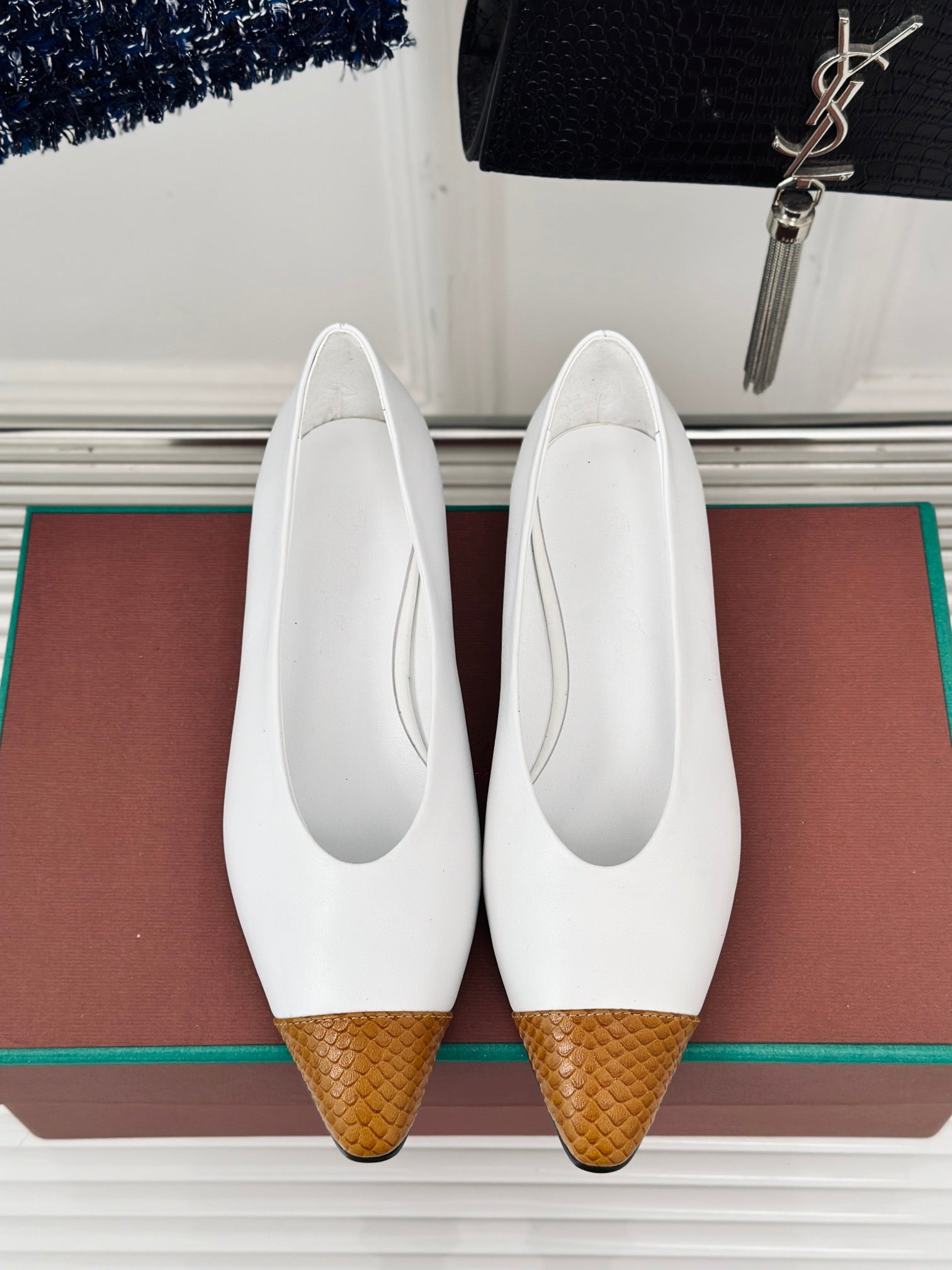 Loro Pia**/ Top quality classic beautiful retro witch color matching flat shoes VIP1:1