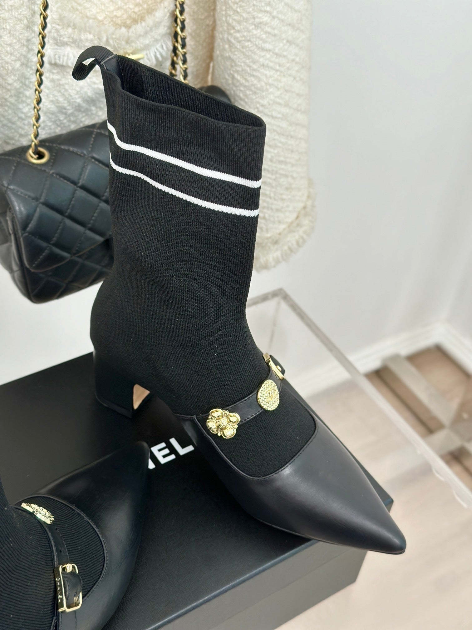 Chan***2025 Autumn and Winter New VIP1:1 Metal Double C Pointed Thick Heel Short Boots