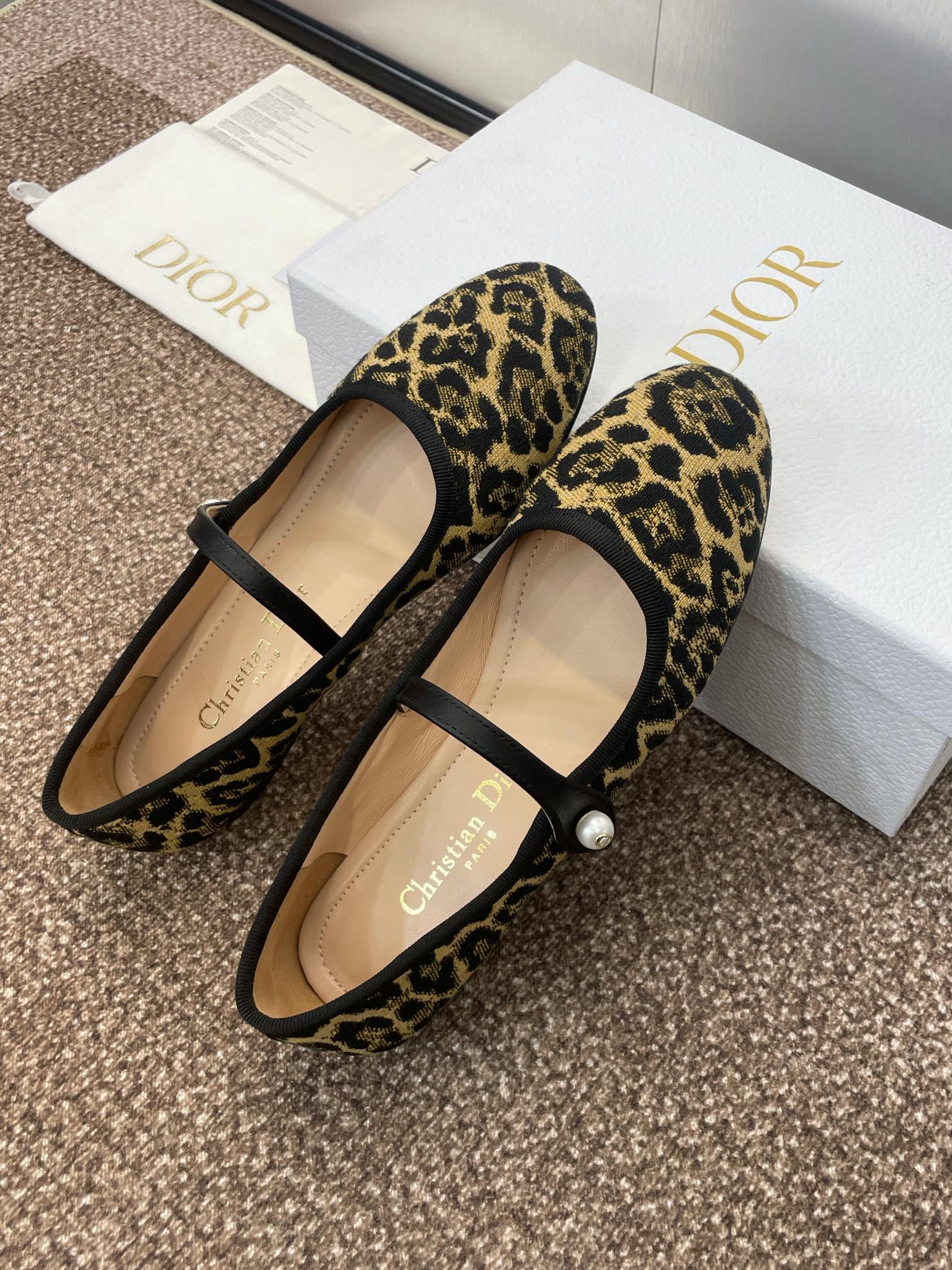 D*or 2024 Early Spring Haute Couture Collection New Iconic Electric Embroidery Raglan Pattern Ballet Shoes  VIP 1:1